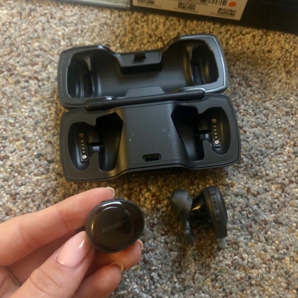 Bose Soundsport Free Bluetooth Headphones - Picture 4 of 6